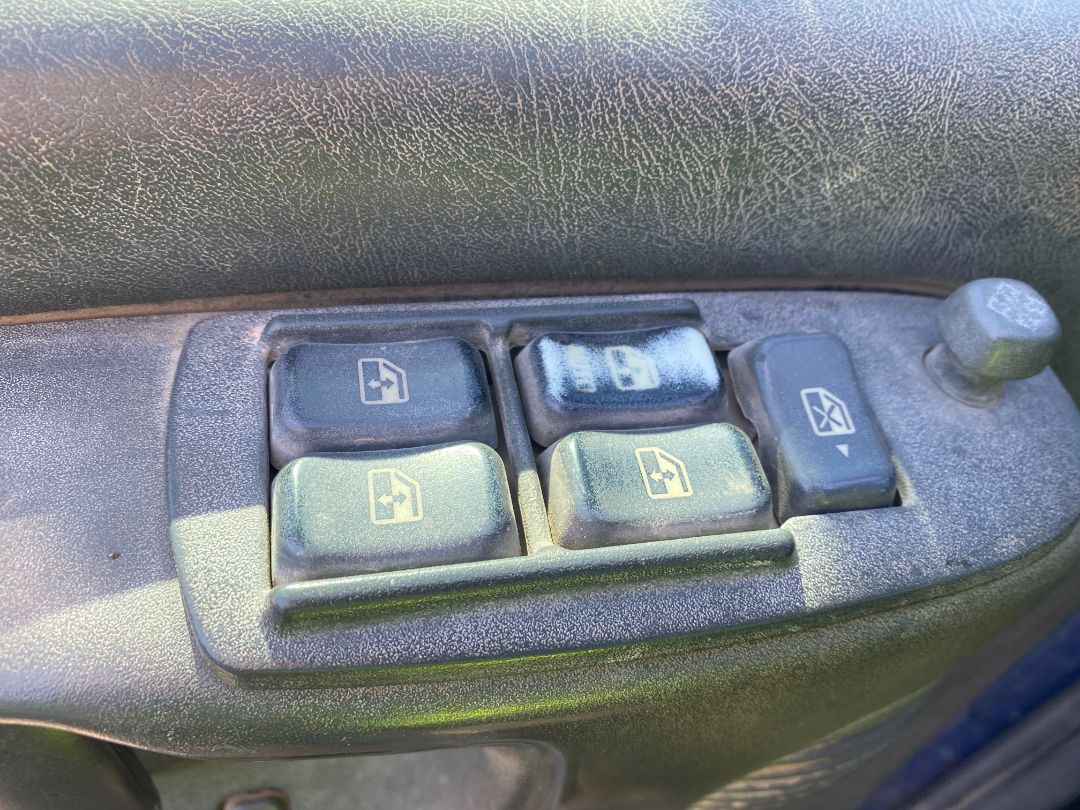 2003 CHEVROLET C5500 - Image 11